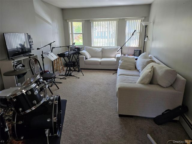 92 Hawthorne Street, Mastic, NY 11950