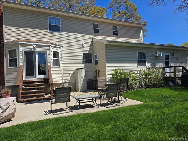 92 Hawthorne Street, Mastic, NY 11950