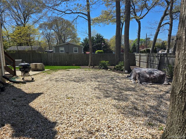 92 Hawthorne Street, Mastic, NY 11950