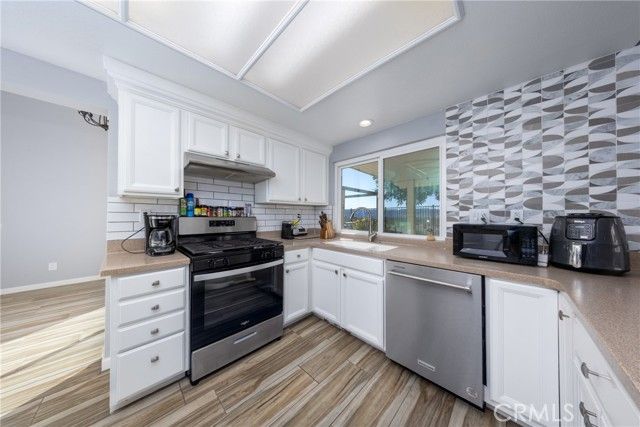 39749 Almansa Court, Murrieta, CA 92562