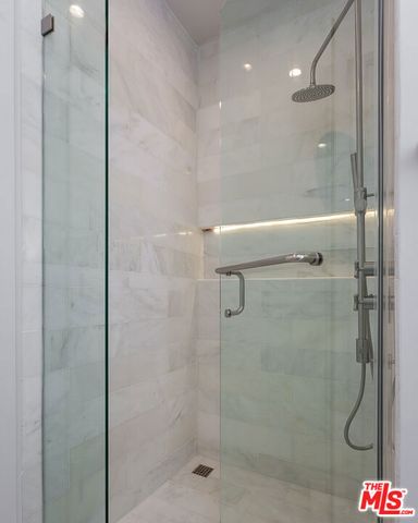 12320 MONTANA Avenue 203, Los Angeles, CA 90049