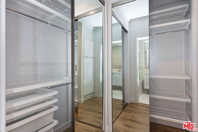 12320 MONTANA Avenue 203, Los Angeles, CA 90049