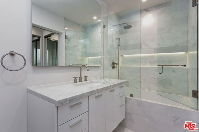 12320 MONTANA Avenue 203, Los Angeles, CA 90049