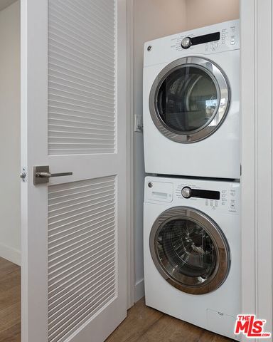 12320 MONTANA Avenue 203, Los Angeles, CA 90049