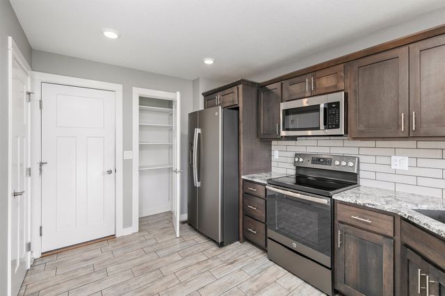 2017 NE Heritage Drive, Grimes, IA 50111