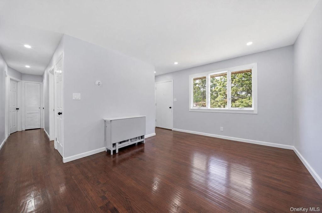 5 Robin Road, Selden, NY 11784 — photo 3