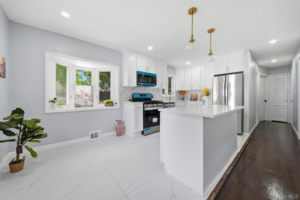 5 Robin Road, Selden, NY 11784 — photo 4