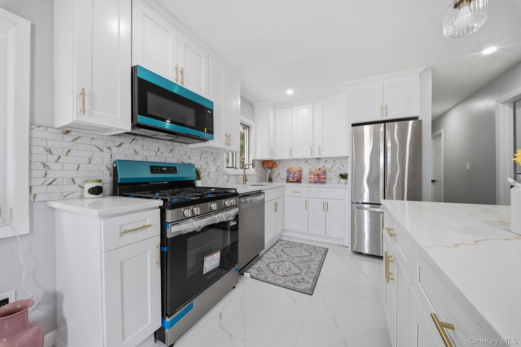 5 Robin Road, Selden, NY 11784 — photo 5