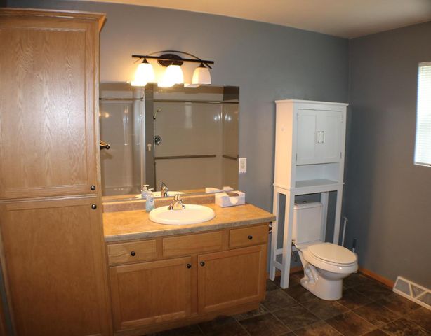 1860 Neal COURT, Green Bay, WI 54302
