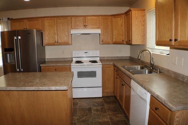 1860 Neal COURT, Green Bay, WI 54302