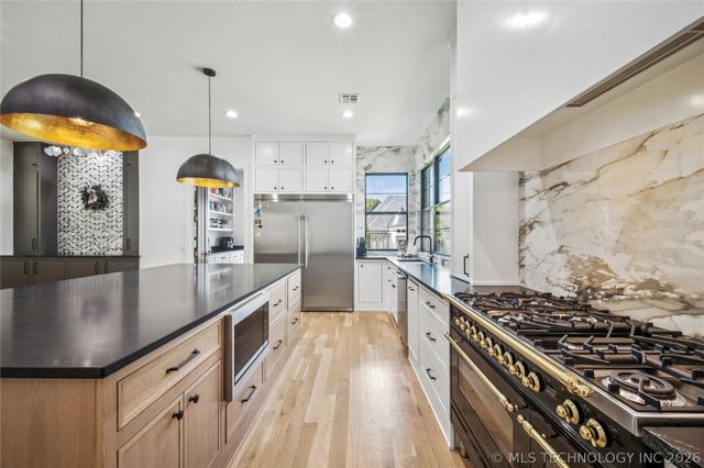 7785 Forest Lane, Tulsa, OK 74132