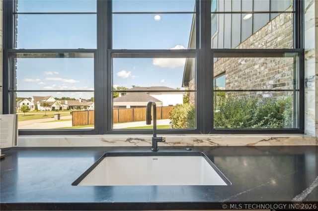 7785 Forest Lane, Tulsa, OK 74132