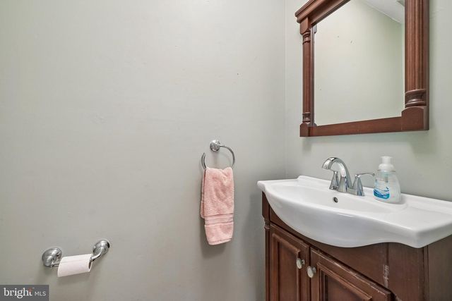 24 RITTENHOUSE CT, Willingboro, NJ 08046