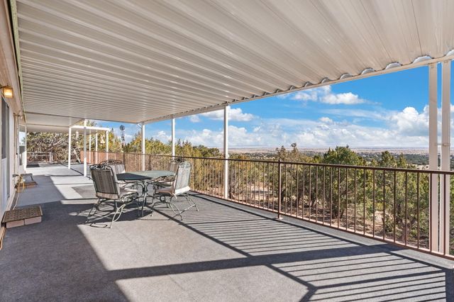 32 Cedar Hill Lane, Moriarty, NM 87035