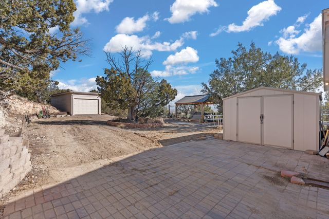 32 Cedar Hill Lane, Moriarty, NM 87035