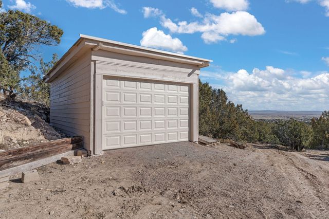 32 Cedar Hill Lane, Moriarty, NM 87035