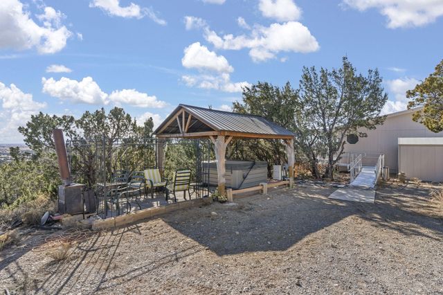 32 Cedar Hill Lane, Moriarty, NM 87035