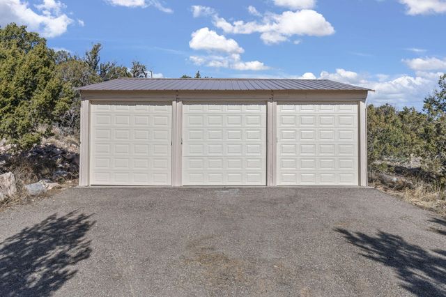 32 Cedar Hill Lane, Moriarty, NM 87035