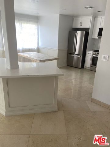 435 Arnaz Drive 201, Los Angeles, CA 90048