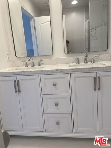 435 Arnaz Drive 201, Los Angeles, CA 90048