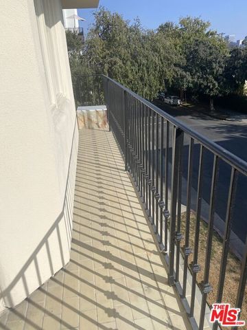 435 Arnaz Drive 201, Los Angeles, CA 90048