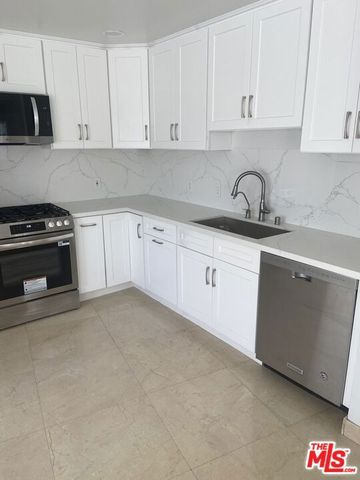 435 Arnaz Drive 201, Los Angeles, CA 90048