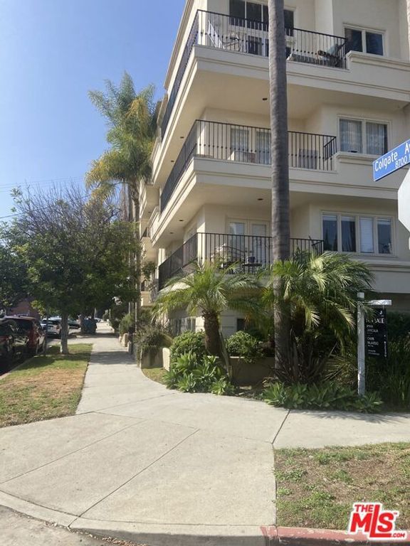 435 Arnaz Drive 201, Los Angeles, CA 90048