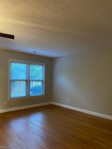 4 Burwick CT, Hampton, VA 23669