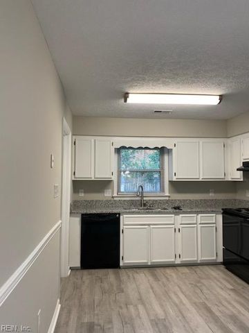 4 Burwick CT, Hampton, VA 23669