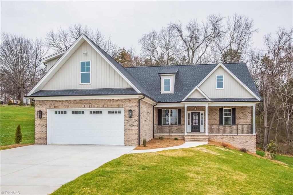 149 Beauchamp Oaks Court, Advance, NC 27006