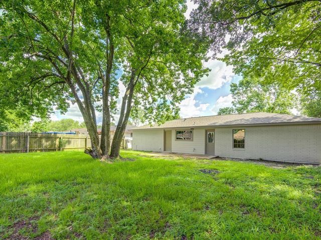 16626 Forest Bend Avenue, Friendswood, TX 77546