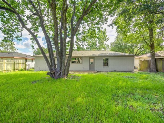 16626 Forest Bend Avenue, Friendswood, TX 77546