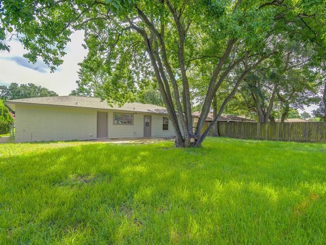 16626 Forest Bend Avenue, Friendswood, TX 77546