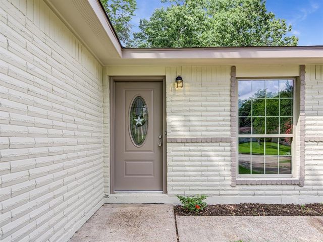 16626 Forest Bend Avenue, Friendswood, TX 77546