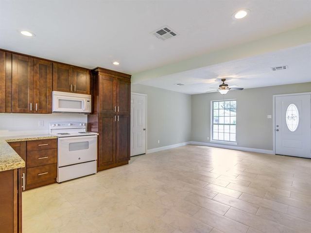 16626 Forest Bend Avenue, Friendswood, TX 77546