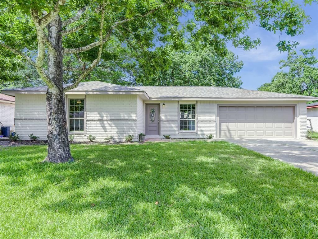 16626 Forest Bend Avenue, Friendswood, TX 77546