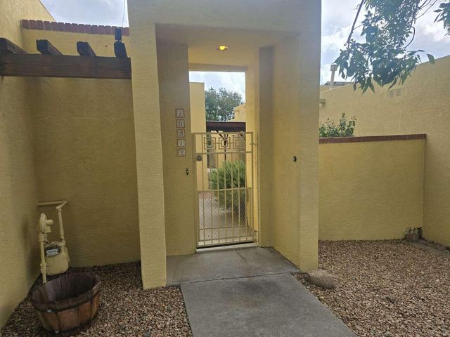 10312 Camino Del Oso NE, Albuquerque, NM 87111