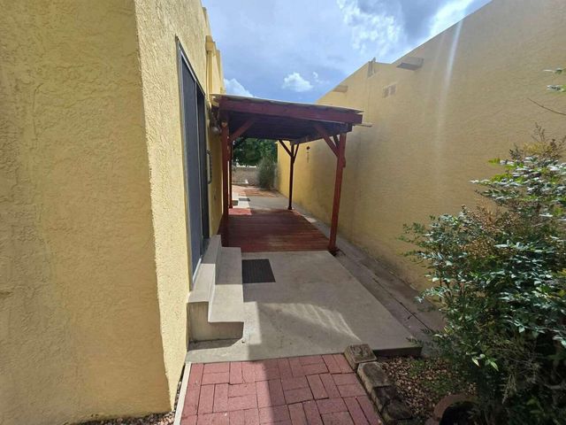 10312 Camino Del Oso NE, Albuquerque, NM 87111