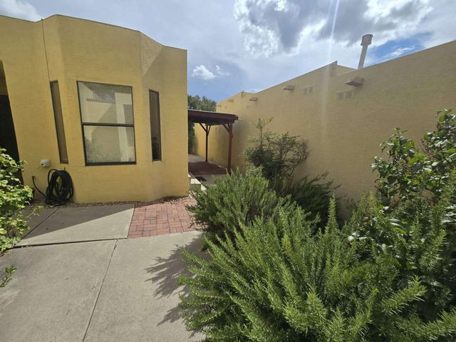 10312 Camino Del Oso NE, Albuquerque, NM 87111