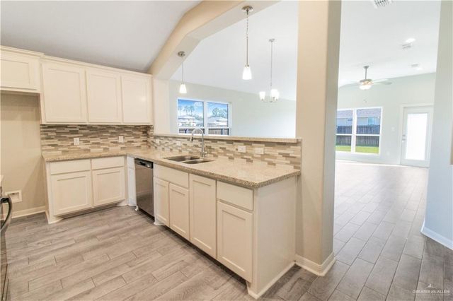 3912 N Rye Circle, Edinburg, TX 78542