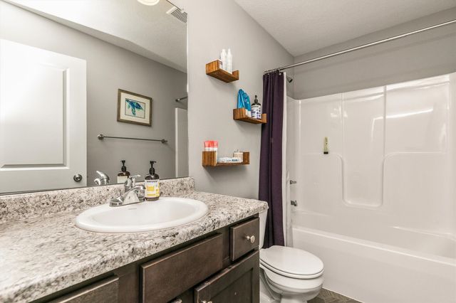 404 Lacona Avenue, Des Moines, IA 50315