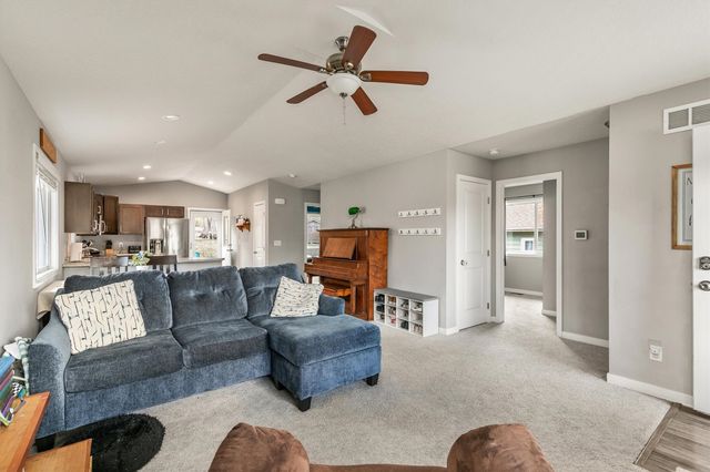 404 Lacona Avenue, Des Moines, IA 50315