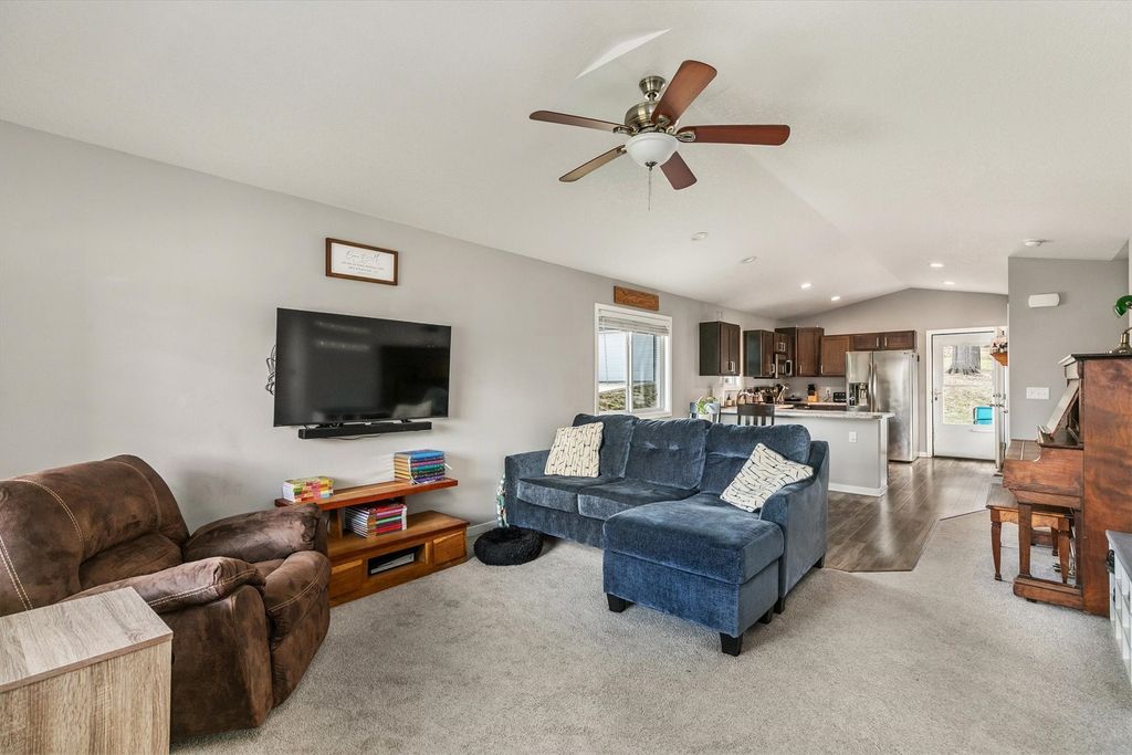 404 Lacona Avenue, Des Moines, IA 50315