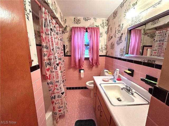 63 Willard Avenue, Bedford, OH 44146