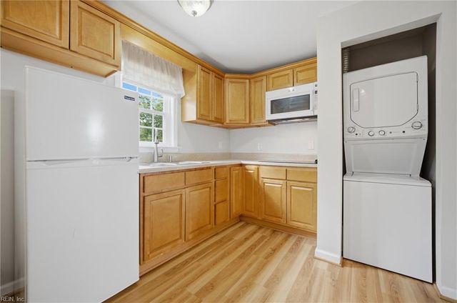 2041 Bierce DR, Virginia Beach, VA 23454