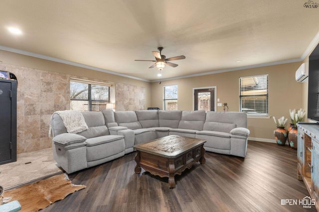 2492 S FM 369, Iowa Park, TX 76367