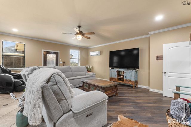 2492 S FM 369, Iowa Park, TX 76367