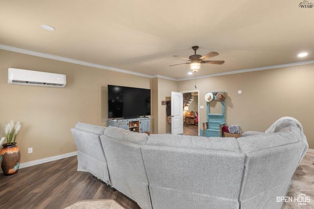 2492 S FM 369, Iowa Park, TX 76367