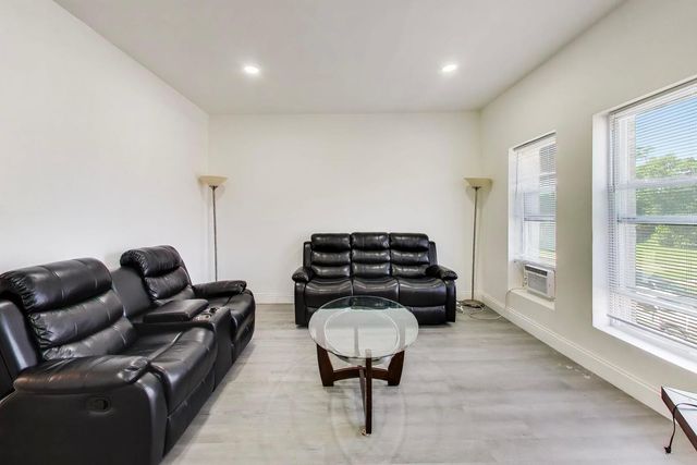 7621 S Eggleston Avenue, Chicago, IL 60620