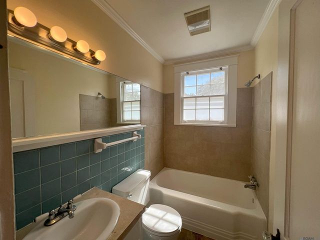 843 Ingleside Dr, Baton Rouge, LA 70806